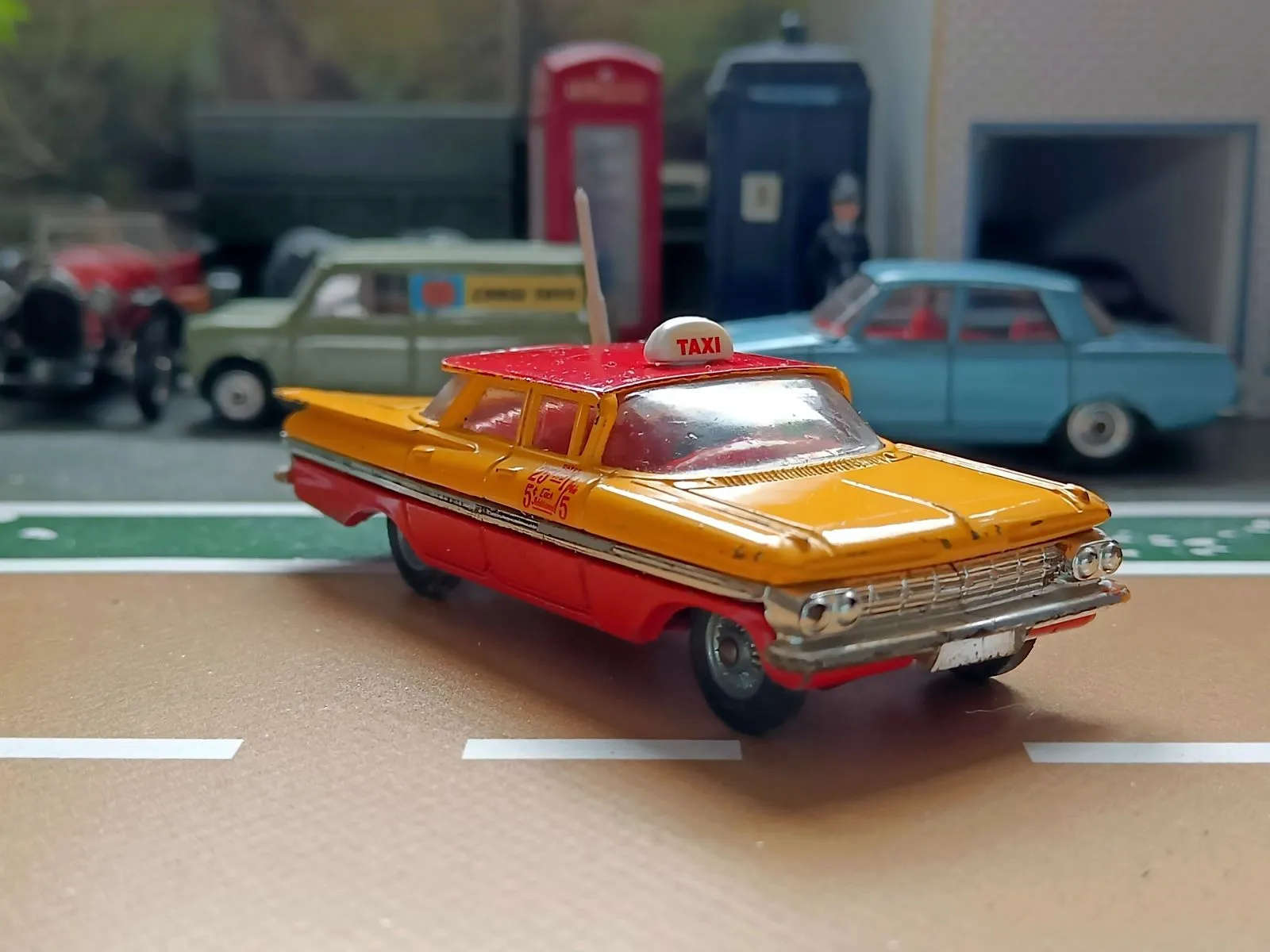 480 Chevrolet Taxi *with cast wheels*