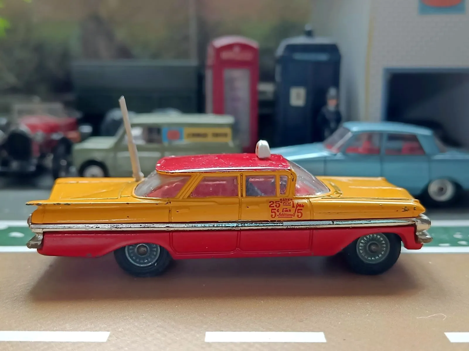 480 Chevrolet Taxi *with cast wheels*