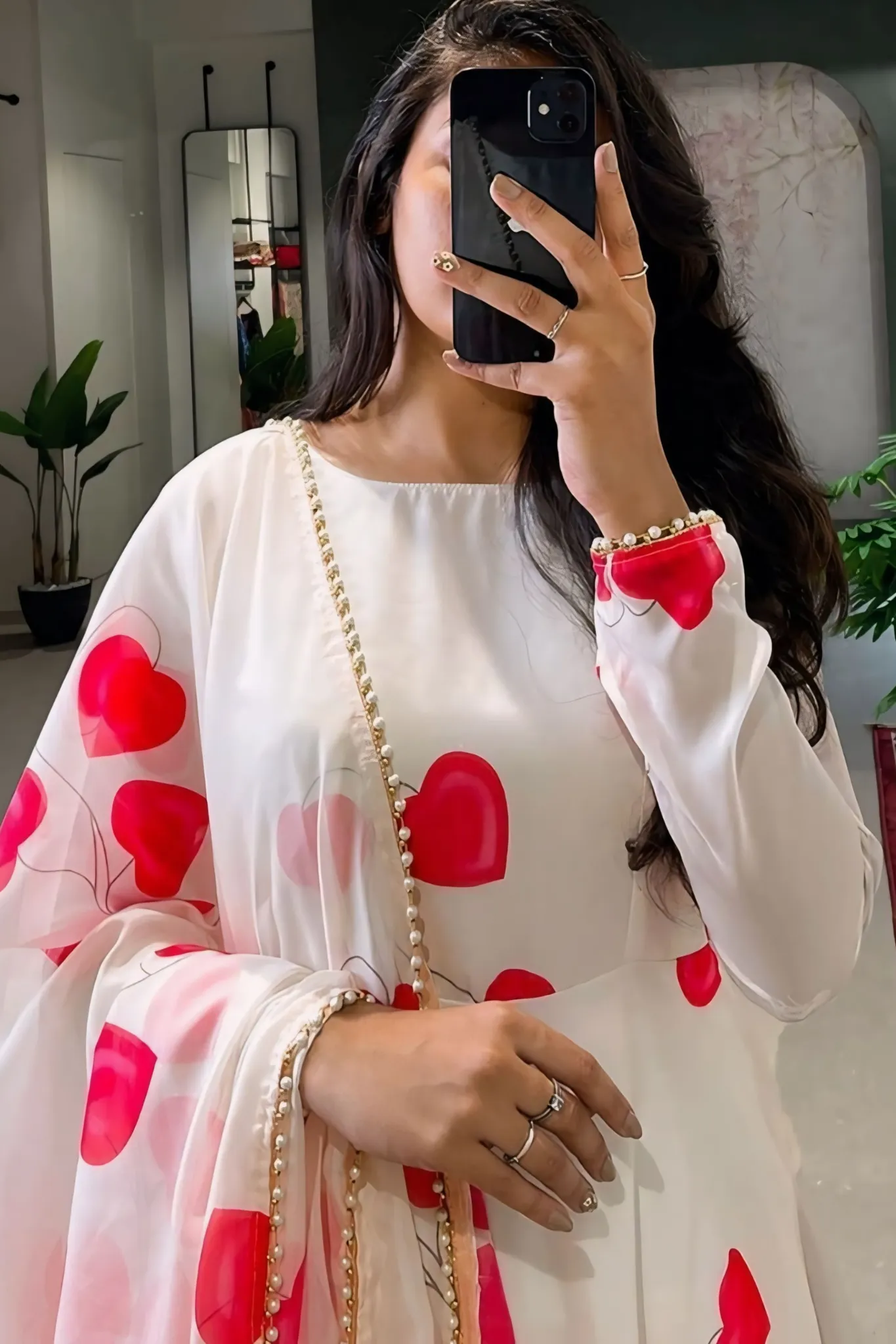BEAUTIFUL RED HEARTS IN BLOOM GOWN
