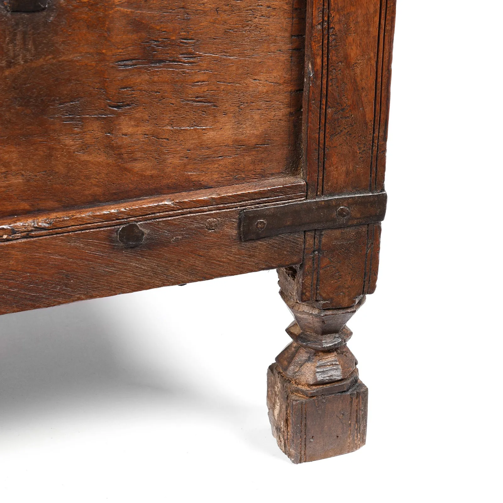 Roheda Wood Chest From Rajasthan - 19th Century